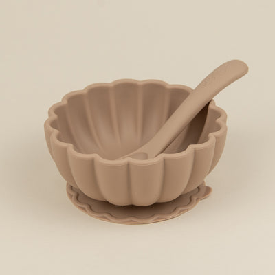 Set diversificare bol + lingurita din silicon cu ventuza anti-alunecare - Daisy Neutral