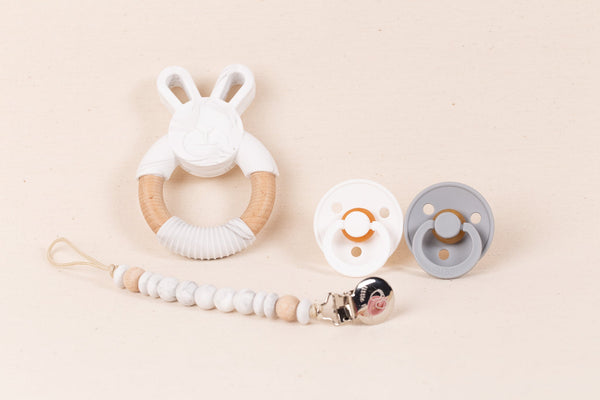 Set bebelusi 2 suzete Bibs + lantisor suzeta + jucarie dentitie Bunny - Seny Marble