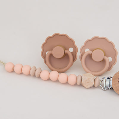 Set clip lantisor + 2 suzete Frigg Selly - Peach